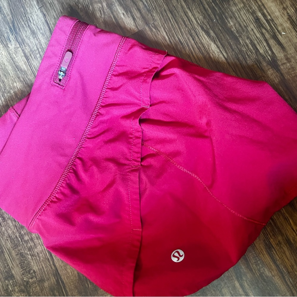 Lululemon hotty hot shorts!!size 6. RED! 2.5 inch